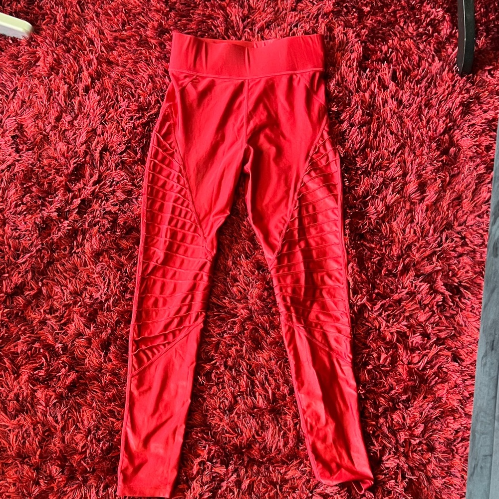 Carbon38 Red‎ Leggings